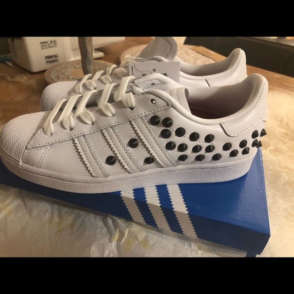 BNWT Rare Limited edition Adidas Dot Studded womens Superstars in size 6!!! - Picture 16 of 16